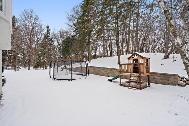 5200 Malibu Drive, Edina, MN 55436