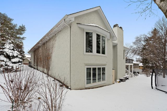 5200 Malibu Drive, Edina, MN 55436