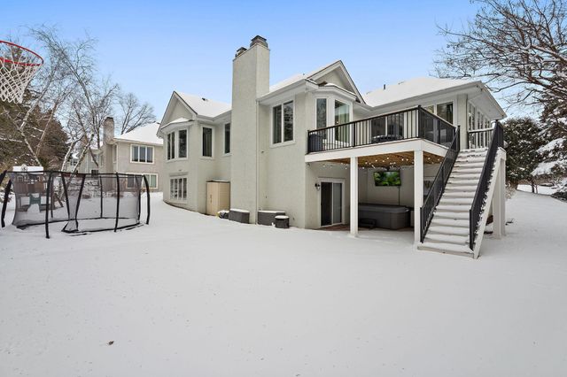 5200 Malibu Drive, Edina, MN 55436