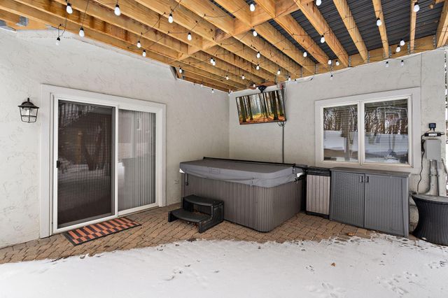 5200 Malibu Drive, Edina, MN 55436