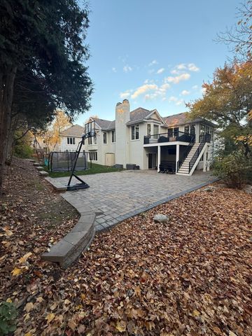 5200 Malibu Drive, Edina, MN 55436