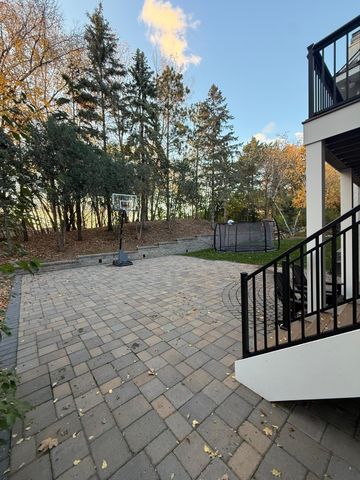 5200 Malibu Drive, Edina, MN 55436