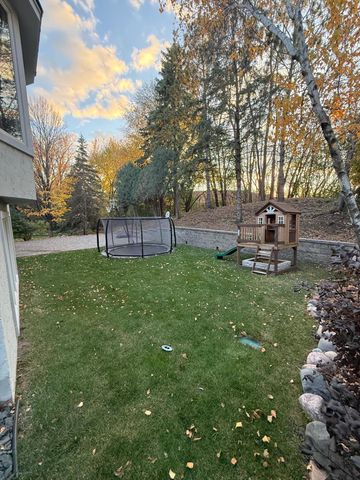 5200 Malibu Drive, Edina, MN 55436