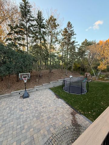 5200 Malibu Drive, Edina, MN 55436