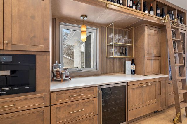 5200 Malibu Drive, Edina, MN 55436