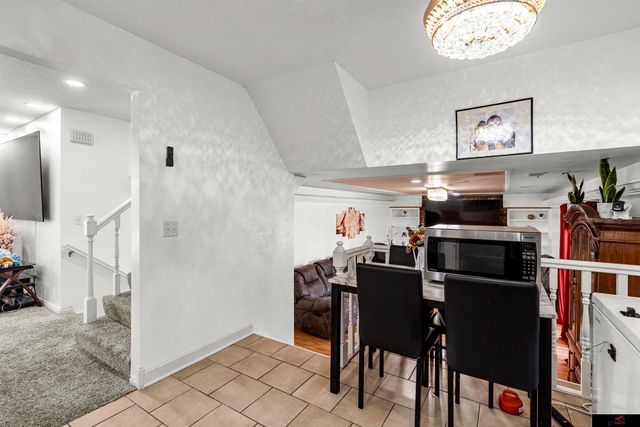 2517 South 167th Street, Omaha, NE 68130