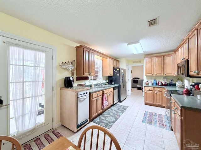 6277 Pansy Dr, Milton, FL 32570