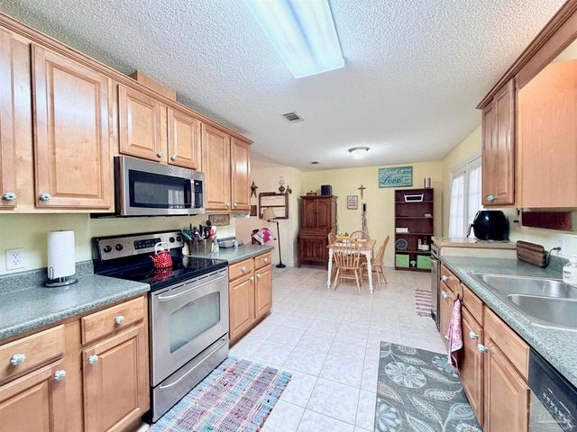 6277 Pansy Dr, Milton, FL 32570