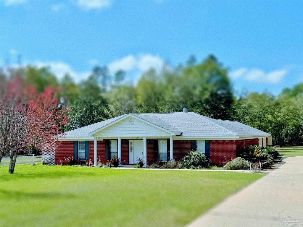 6277 Pansy Dr, Milton, FL 32570