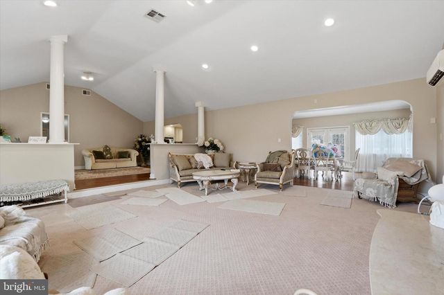 211 LINCOLN HWY, Fairless Hills, PA 19030