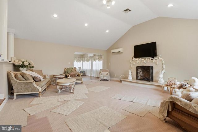 211 LINCOLN HWY, Fairless Hills, PA 19030