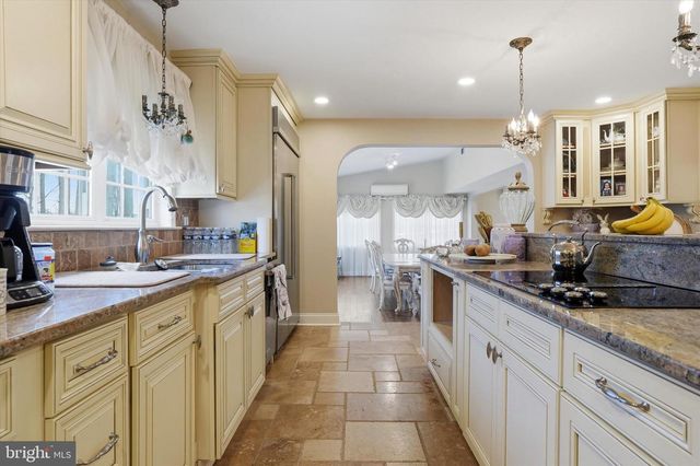 211 LINCOLN HWY, Fairless Hills, PA 19030