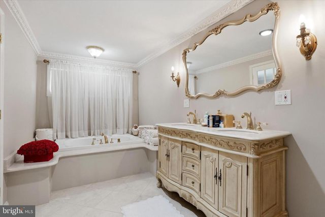 211 LINCOLN HWY, Fairless Hills, PA 19030