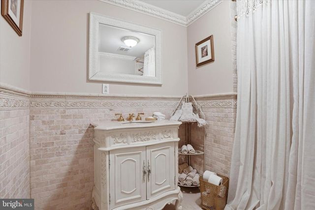 211 LINCOLN HWY, Fairless Hills, PA 19030