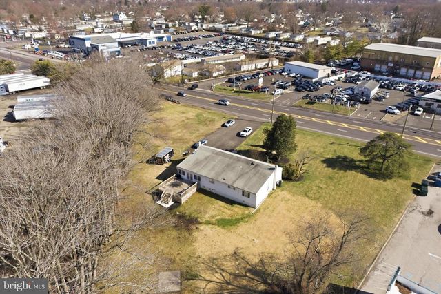 211 LINCOLN HWY, Fairless Hills, PA 19030