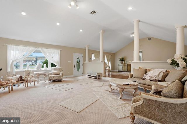 211 LINCOLN HWY, Fairless Hills, PA 19030