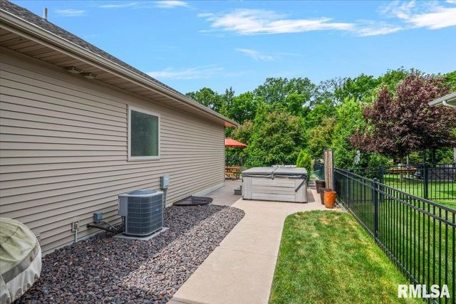 2009 Old Ironbridge Drive, Chatham, IL 62629