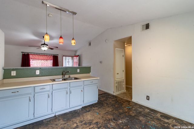 5302 WAR CLOUD DR, San Antonio, TX 78242