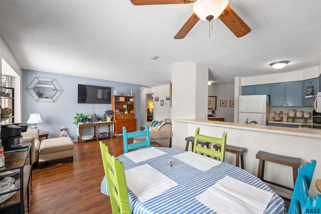 1104 W 57th St Apt 301, Sioux Falls, SD 57108