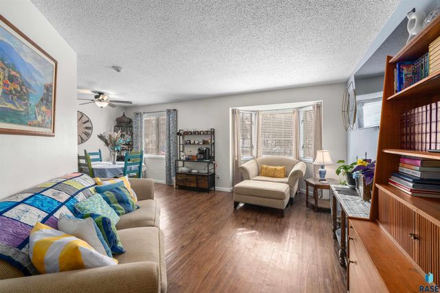 1104 W 57th St Apt 301, Sioux Falls, SD 57108