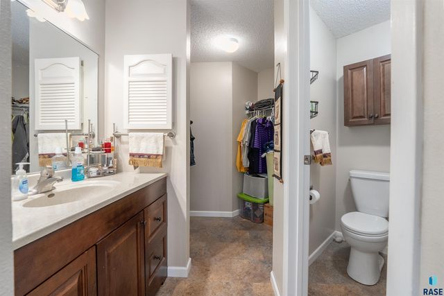 1104 W 57th St Apt 301, Sioux Falls, SD 57108