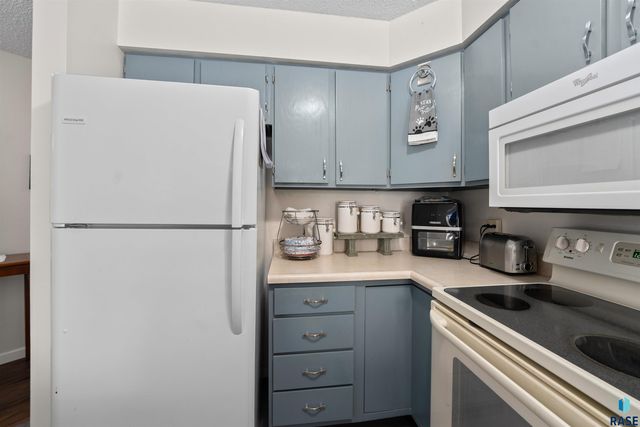 1104 W 57th St Apt 301, Sioux Falls, SD 57108