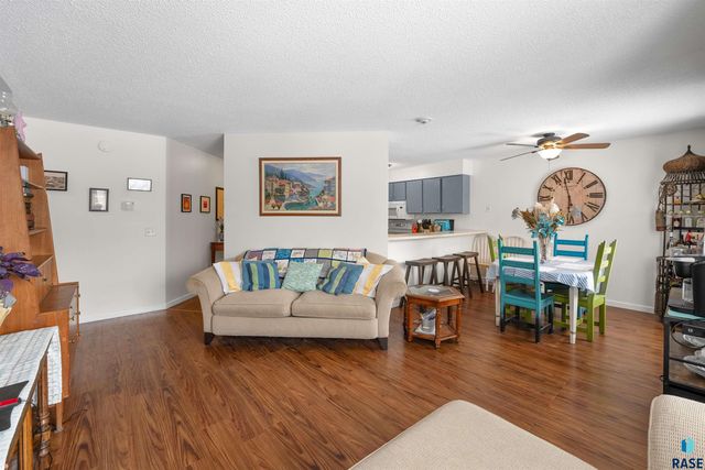 1104 W 57th St Apt 301, Sioux Falls, SD 57108