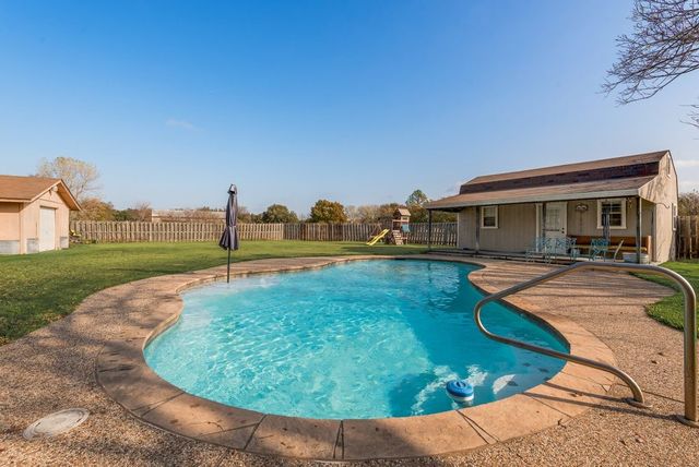 119 Burkett Lane, Pecan Hill, TX 75154