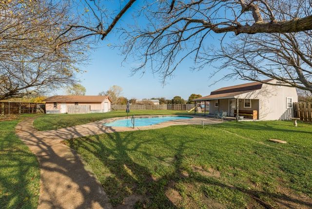 119 Burkett Lane, Pecan Hill, TX 75154