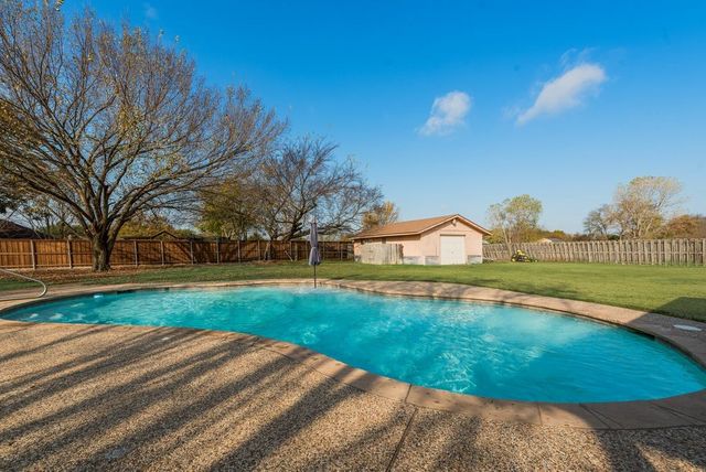 119 Burkett Lane, Pecan Hill, TX 75154