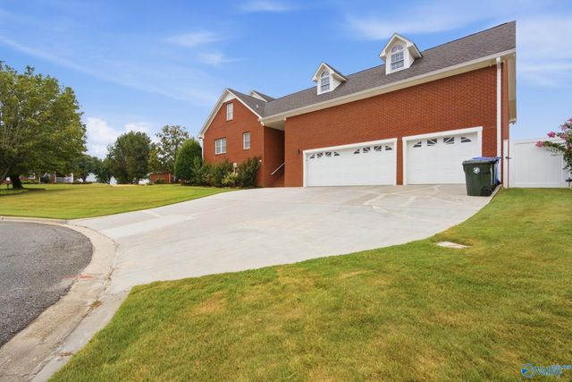 22151 Diamond Pointe Drive, Athens, AL 35613