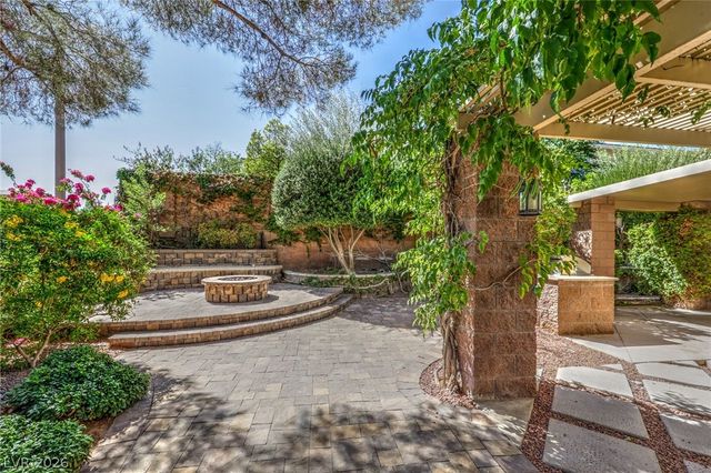 10201 Owls Peak Court, Las Vegas, NV 89144