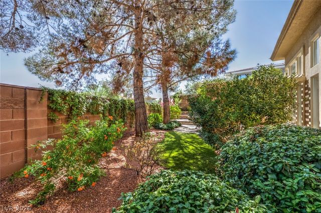 10201 Owls Peak Court, Las Vegas, NV 89144