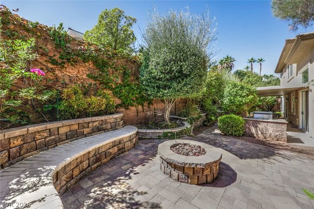 10201 Owls Peak Court, Las Vegas, NV 89144