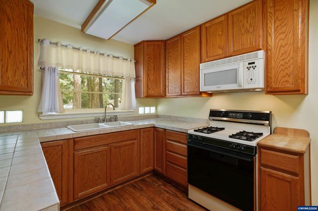 6290 SW Carman Dr, Lake Oswego, OR 97035