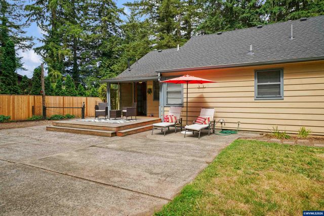 6290 SW Carman Dr, Lake Oswego, OR 97035