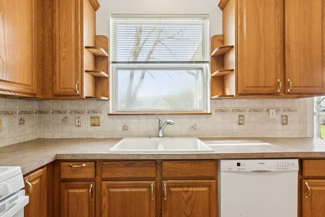 647 S Cadillac Circle, Romeoville, IL 60446