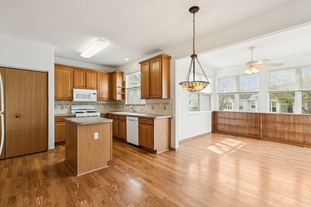 647 S Cadillac Circle, Romeoville, IL 60446