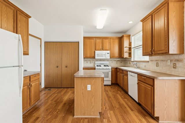 647 S Cadillac Circle, Romeoville, IL 60446