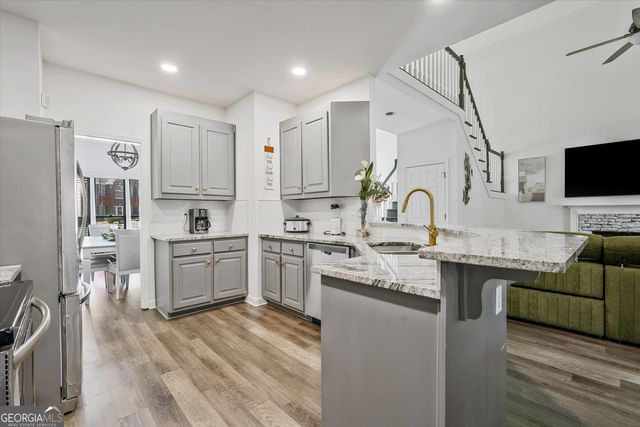 2170 Thorndale Drive SW, Lilburn, GA 30047