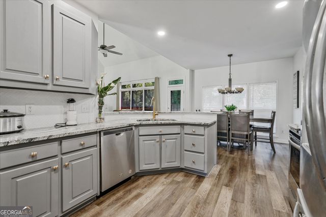 2170 Thorndale Drive SW, Lilburn, GA 30047