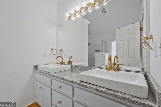 2170 Thorndale Drive SW, Lilburn, GA 30047