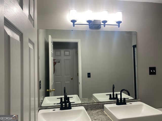 2170 Thorndale Drive SW, Lilburn, GA 30047