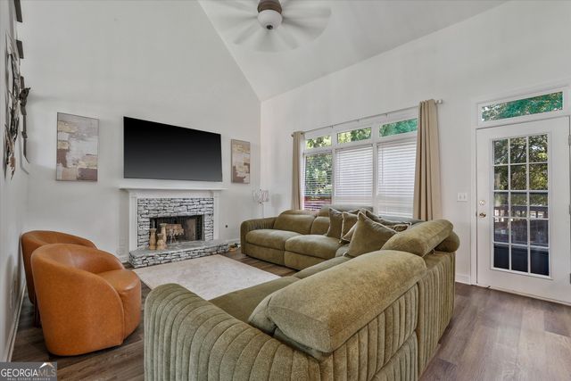 2170 Thorndale Drive SW, Lilburn, GA 30047