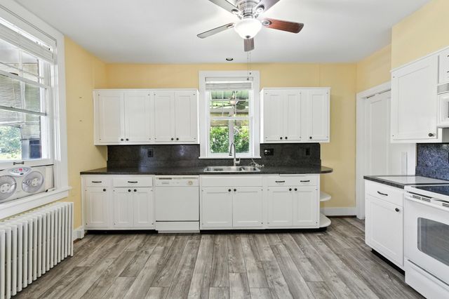 157 S COURT ST, Luray, VA 22835