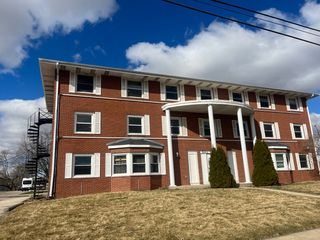 900 Greenbrier Road, Dekalb, IL 60115