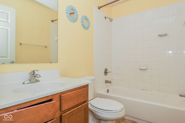 450 Angelina Way, Avon, IN 46123