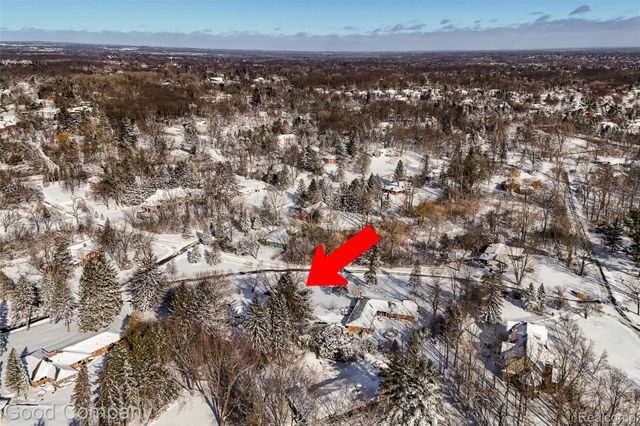 922 Eastover Drive, Bloomfield Charter Township, MI 48304