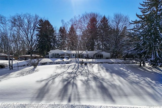 922 Eastover Drive, Bloomfield Charter Township, MI 48304
