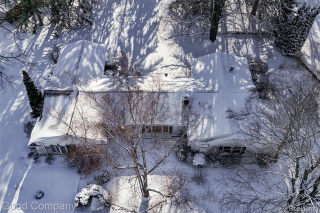 922 Eastover Drive, Bloomfield Charter Township, MI 48304